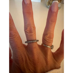 Square ring for arthritic fingers size 6. Silver/black